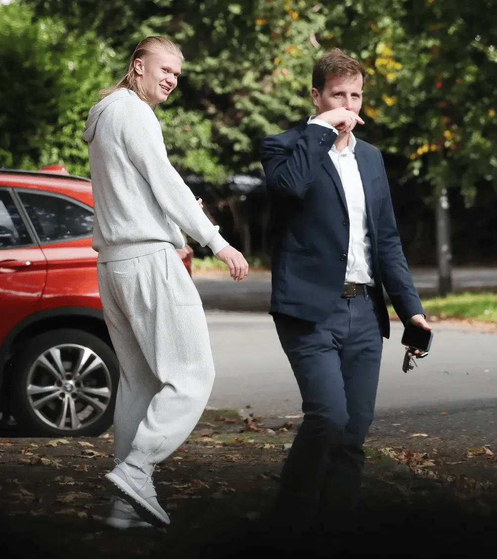 Haaland cùng bạn gái đi xem nhà, cả hai cùng ngắm căn biệt thự trị giá 3,5 triệu bảng