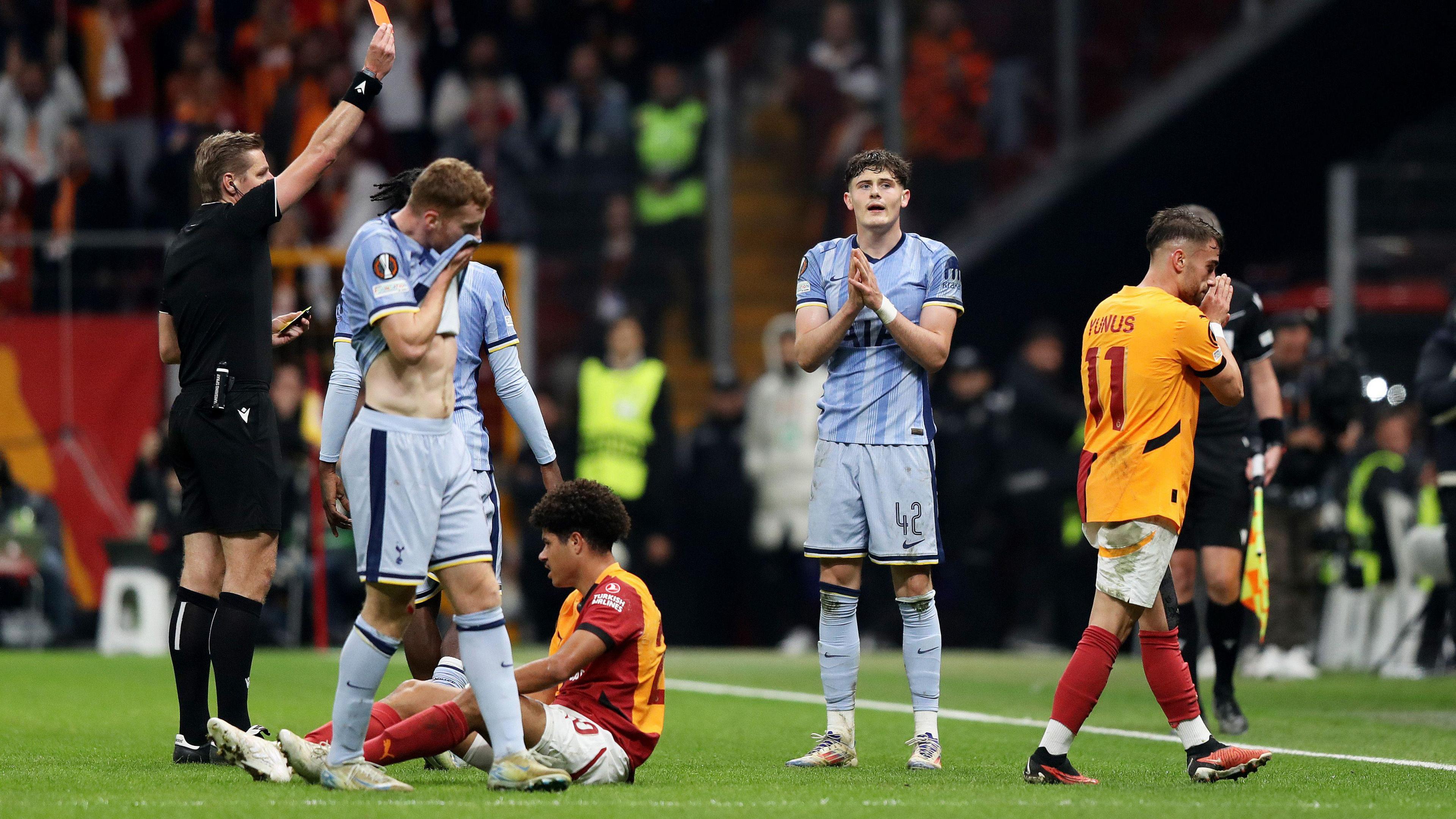 Osimhen's Double Powers Galatasaray Past 10-Man Spurs in Istanbul Thriller