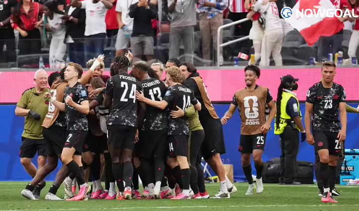 Stoppage-time winner! Canada beat South Africa 1–0 to reach the Round of 16.