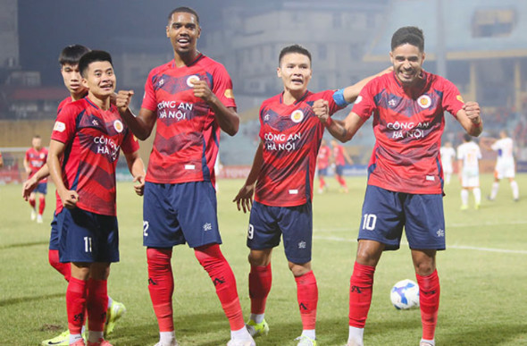 Ngôi sao CAHN giành giải cầu thủ hay nhất V-League 2025