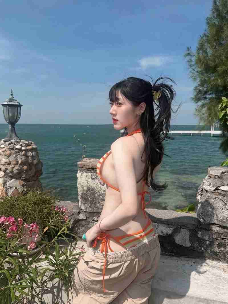 พลอย พลอยสุรีย์ ตั้งตระการ เผยภาพที่ทำให้หนุ่ม ๆ ใจละลายเป็นแถว