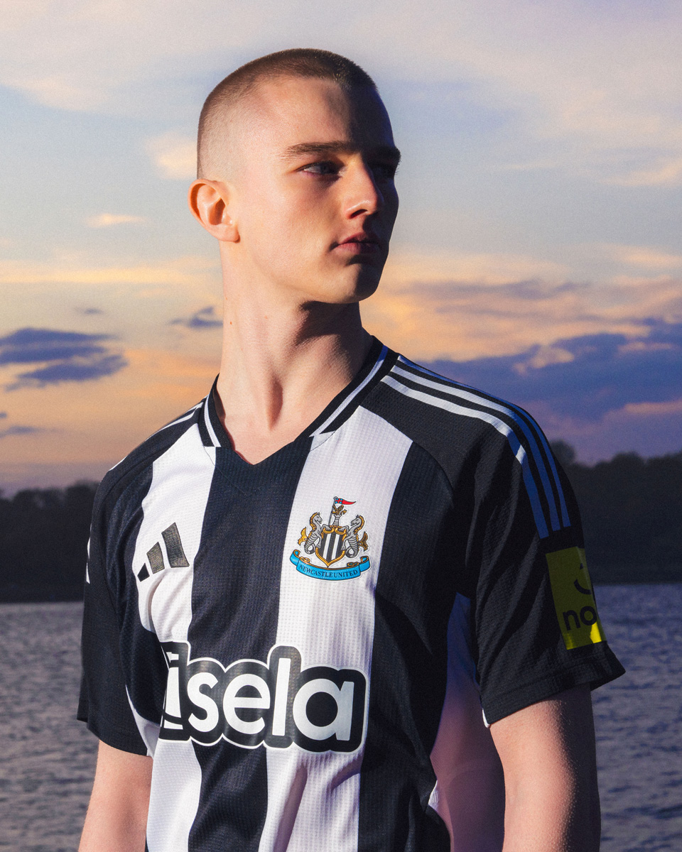 Áo thi đấu sân nhà Newcastle United cho mùa giải 2024-25