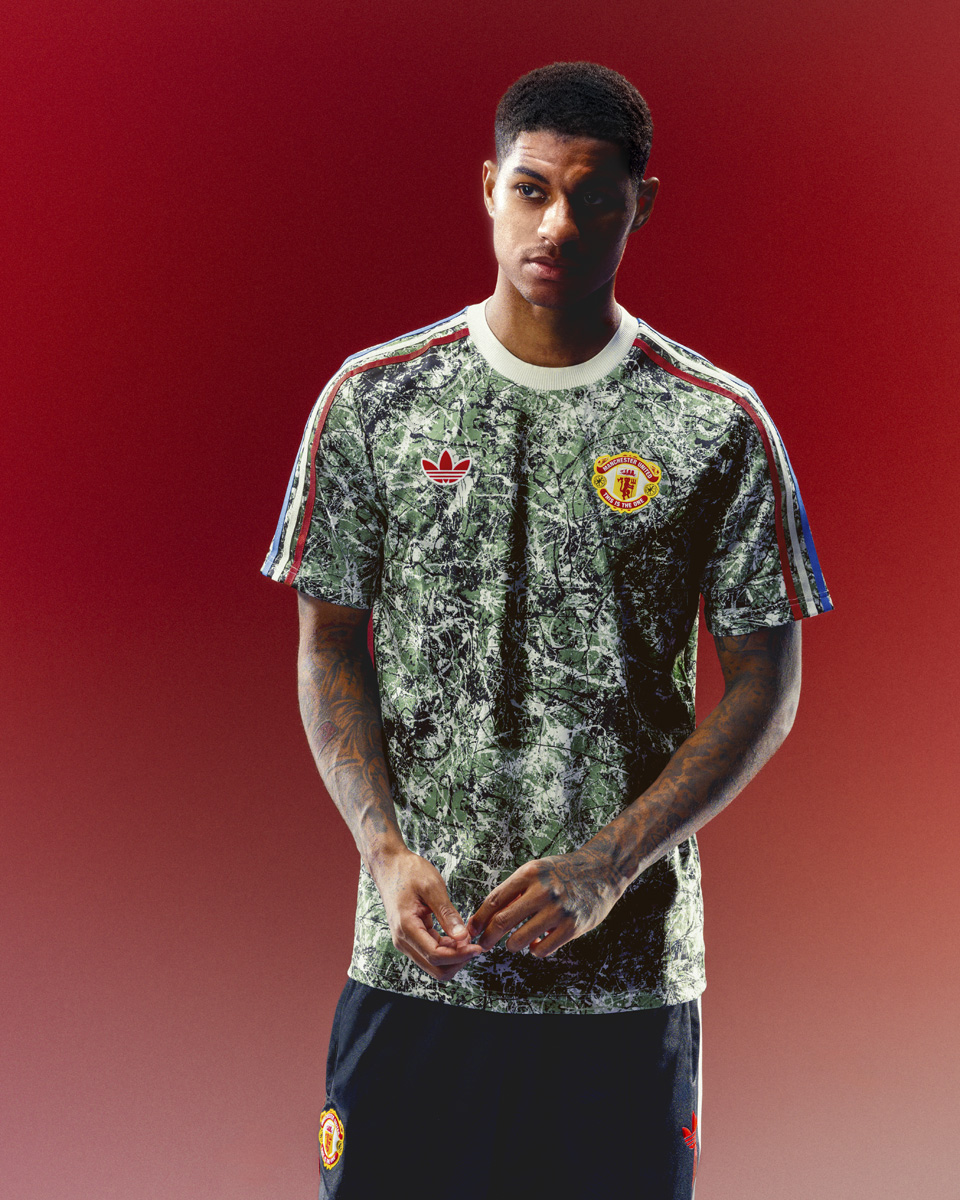 Adidas × Manchester United × Stone Roses loạt quần áo chung