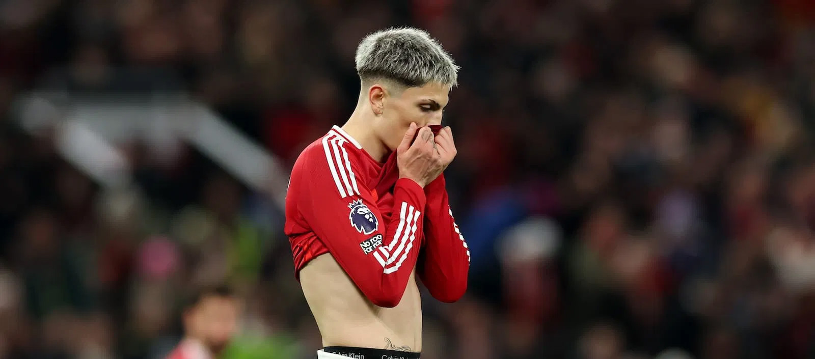 Kết quả Manchester United 1-1 Chelsea | Bruno Fernandes sút quả phạt đền, Caicedo lập công