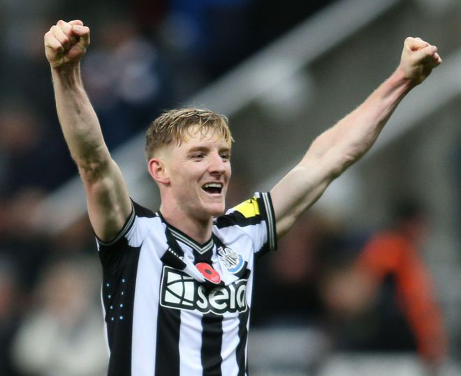 พรีเมียร์ลีก: แมนเชสเตอร์ ยูไนเต็ด 0-1 นิวคาสเซิล ปีนี้พ่ายแพ้ครั้งแรกในรอบ 4 นัด! สร้างประวัติอันล้ำลึกในรอบ 101 ปี ด้วยการตีโต้ของนักเตะหน้าใหม่