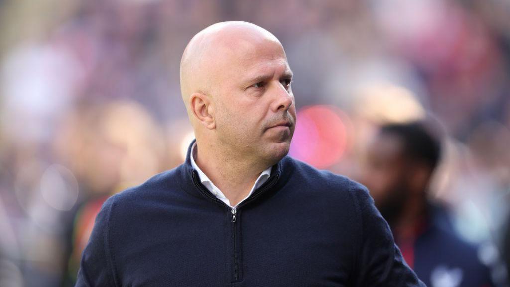 Liverpool Faces Injury Concerns Ahead of Chelsea Clash: Slot's Tactical Dilemma