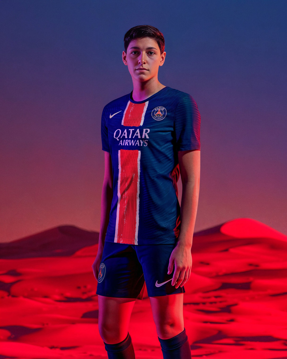Áo đấu sân nhà của Paris Saint Germain 2024-25