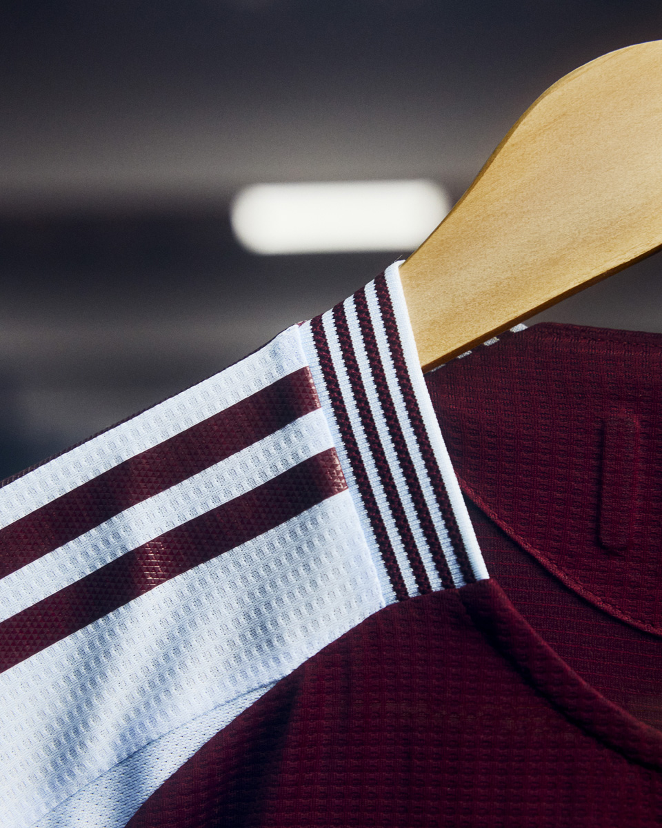 ​Áo đáu sân nhà Aston Villa cho mùa giải 2024-25