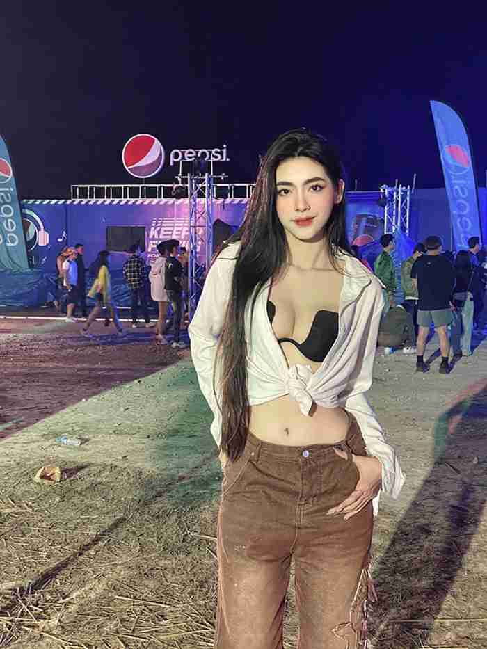 เปิดวาร์ป ฝ้าย อินทลักษณ์ สาวลาวสุดน่ารัก แม่ค้าสุดแซ่บที่ฮอตที่สุดตอนนี้บนโซเชียล