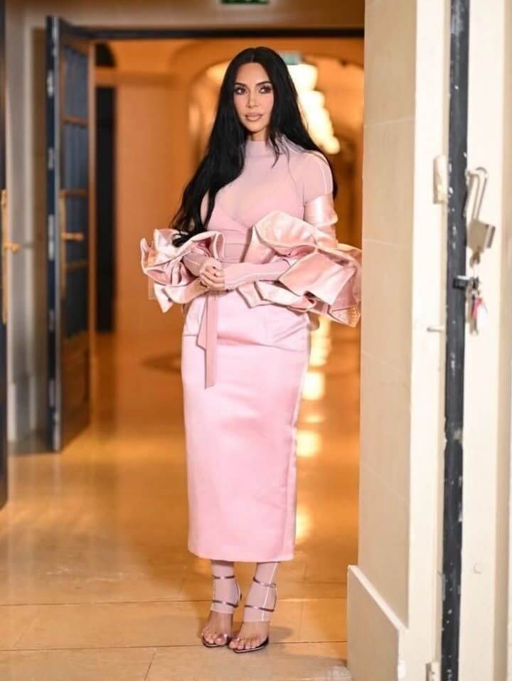 Vinícius đến Paris dự sự kiện Nike, chụp ảnh và trò chuyện cùng Kim Kardashian