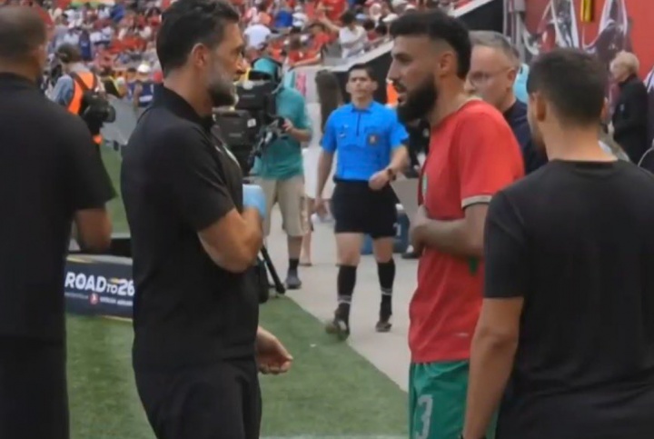 Chỉ còn chưa đầy bốn ngày nữa là World Cup khởi tranh, Mazraoui đã phải rời sân ở hiệp hai do chấn thương.