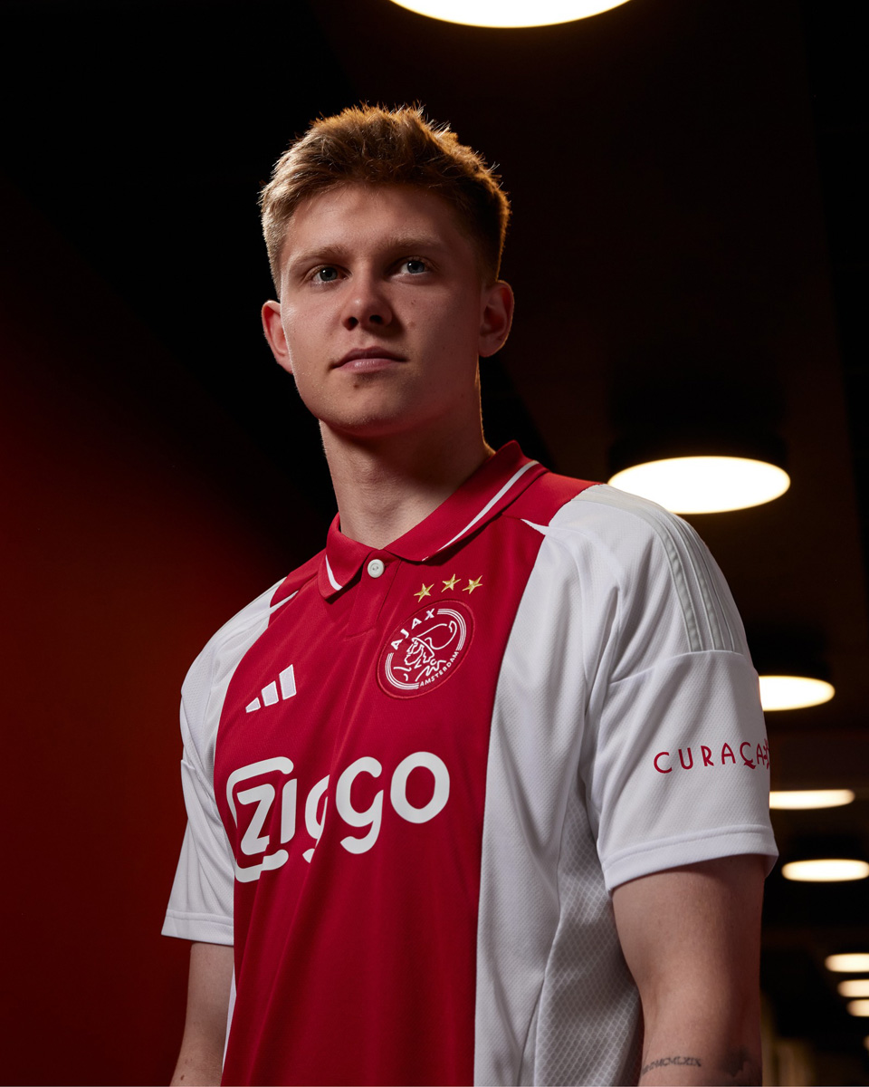 Áo đấu sân nhà Ajax cho mùa giải 2024-25