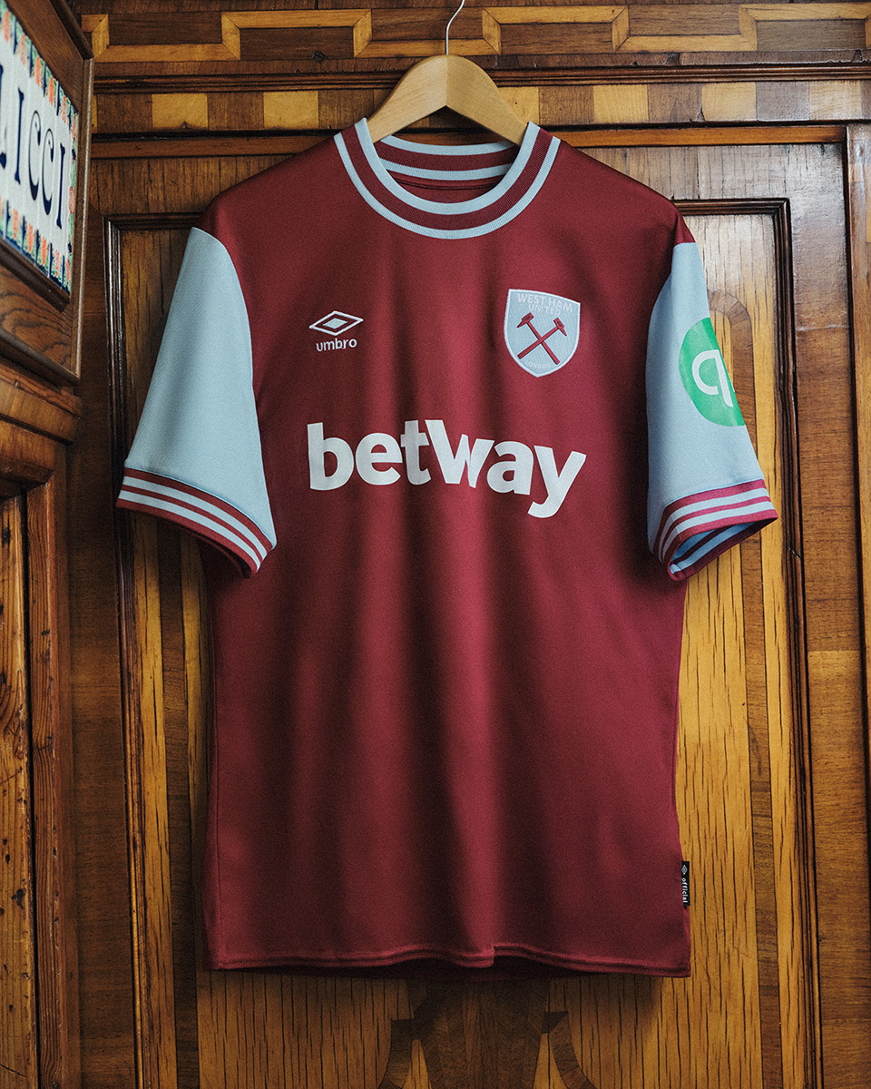 Áo đấu sân nhà của West Ham United cho mùa giải 2024-25