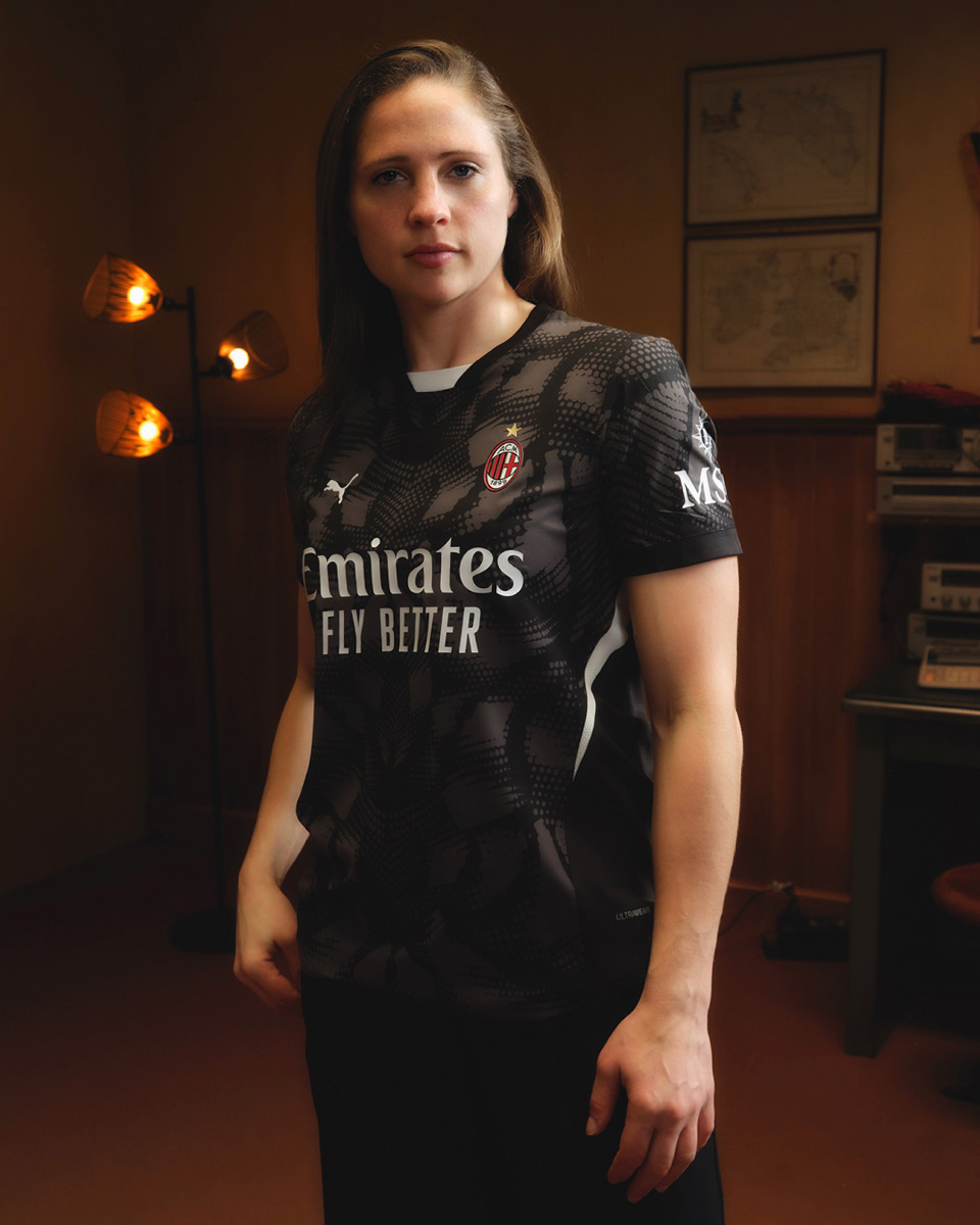 ​Áo đấu sân nhà AC Milan mùa giải 2024-25