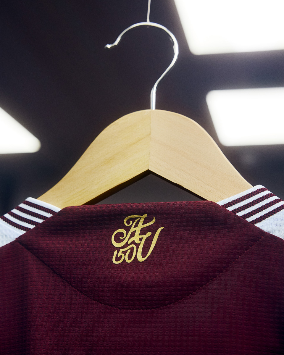 ​Áo đáu sân nhà Aston Villa cho mùa giải 2024-25