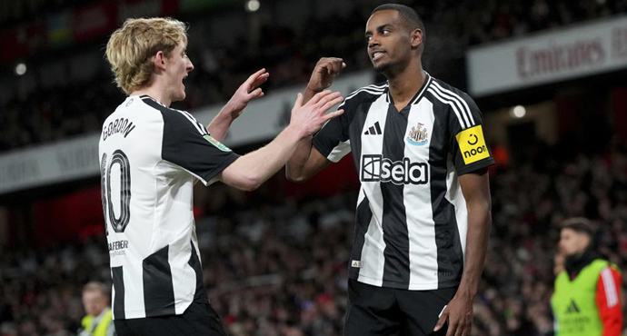 อีเอฟแอลคัพ - อิซัคทำประตู นิวคาสเซิลบุกเอาชนะอาร์เซนอล 2-0