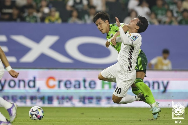 전북현대, 강원과 1-1 무승부...결승행 2차전으로