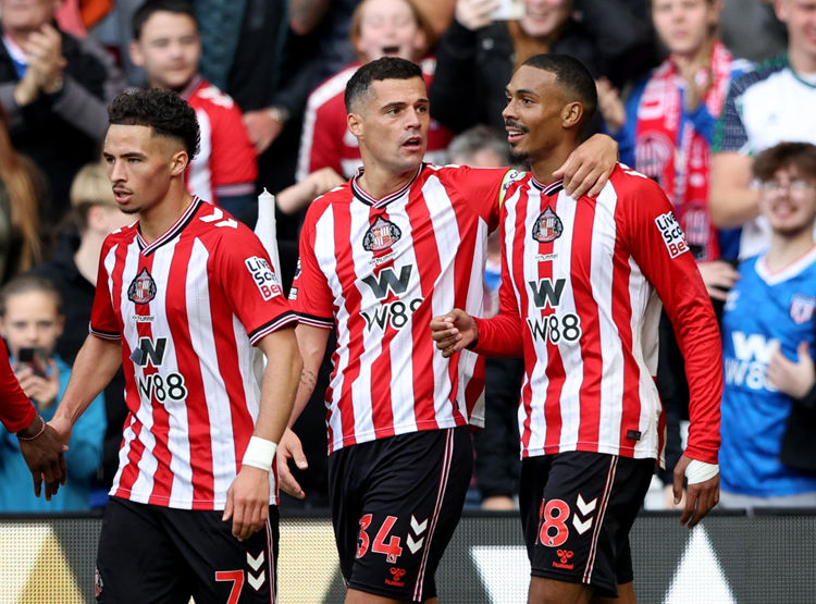 5 giải VĐQG hàng đầu châu Âu: Chỉ còn 7 đội bất bại sân nhà, Sunderland là “độc nhất” tại Ngoại hạng Anh