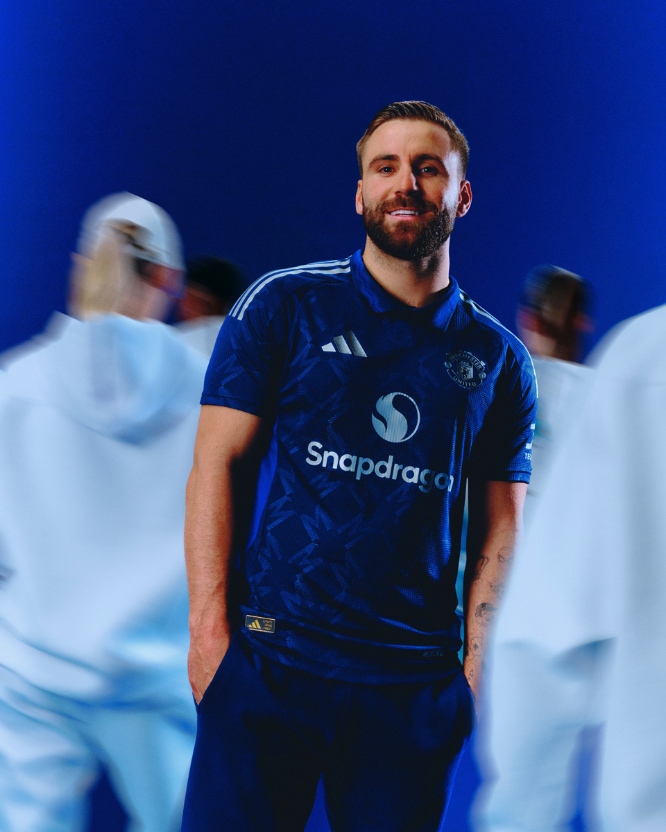 ​Áo đấu sân khách Manchester United cho mùa giải 2024-25