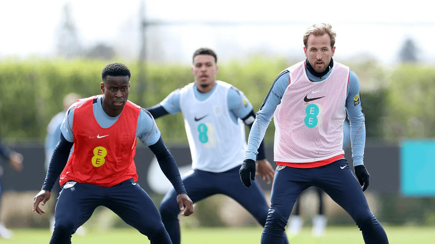 Stones / Rice / Saka cùng 8 cầu thủ rút khỏi đợt tập trung đội tuyển Anh