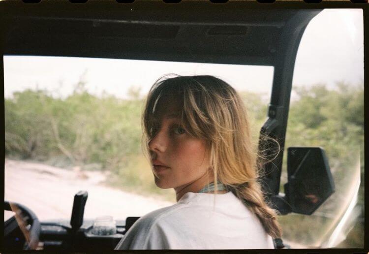 Báo The Sun giới thiệu bạn gái tin đồn của Mbappé : hot girl kiêm diễn viên, từng vướng nghi vấn với Vinícius