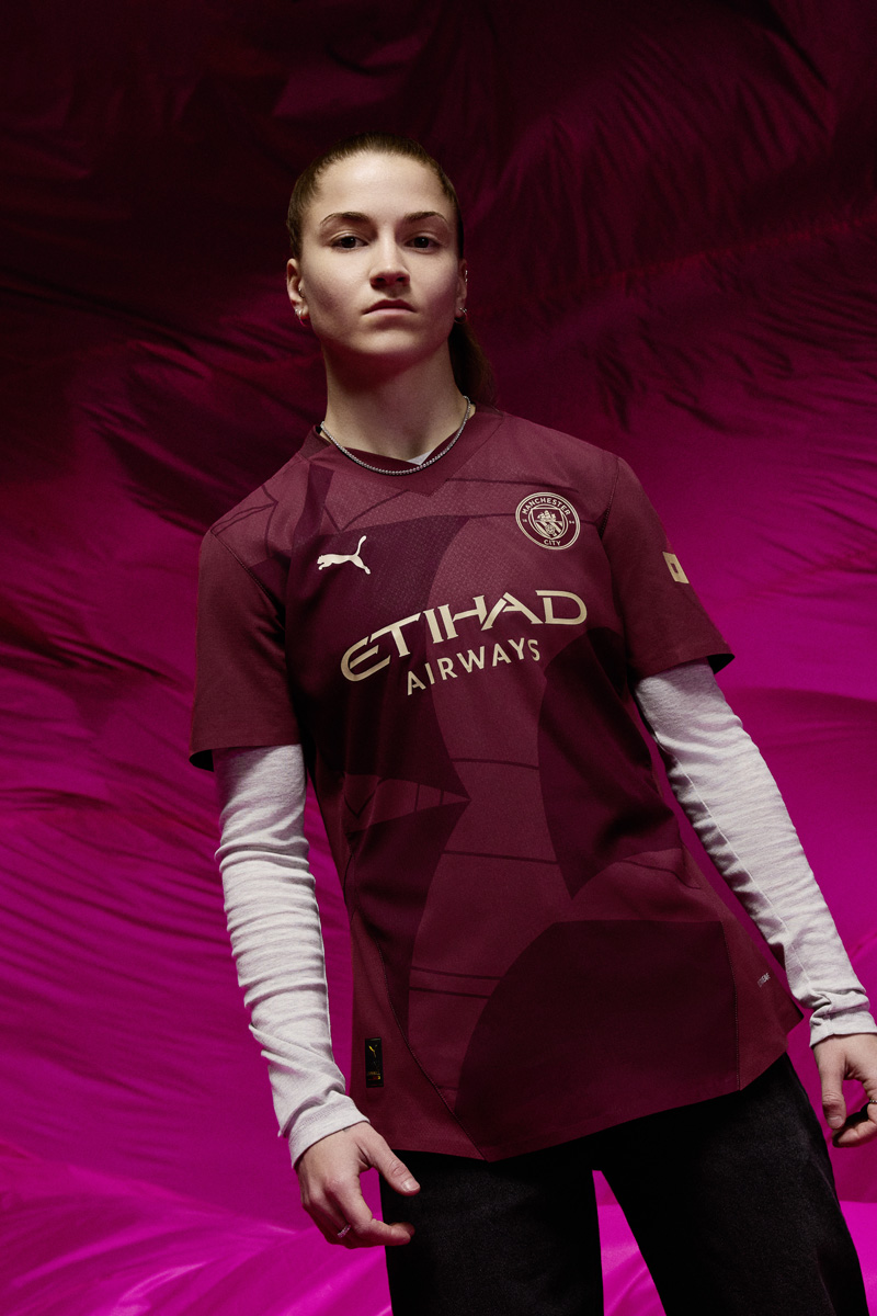 Áo đấu sân khách thứ hai Manchester City cho mùa giải 2024-25