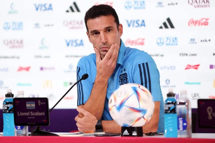 Scaloni: Bảo vệ chức vô địch World Cup là khó khăn nhưng không phải là không thể，cả thế giới đều muốn xem Messi thi đấu