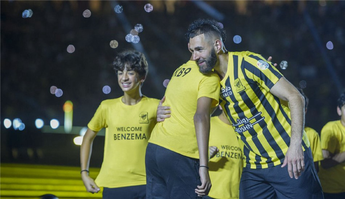 Benzema made his official debut at Al-Jazeera's home stadium, showcasing the Ballon d'Or trophy.
