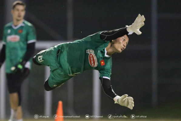 Nguyễn Filip hay Đình Triệu bắt chính trận gặp ĐT Malaysia?