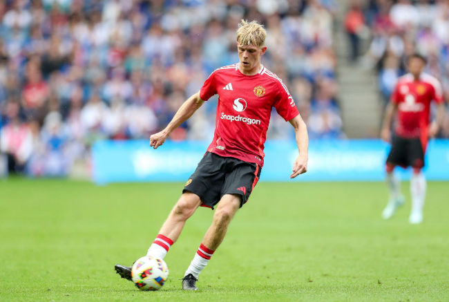 Manchester United bất ngờ thuê Collier để mở đường cho đội bóng ký hợp đồng với một tiền vệ mới