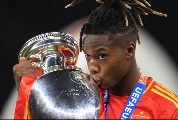 Nico Williams ra quyết định bất ngờ