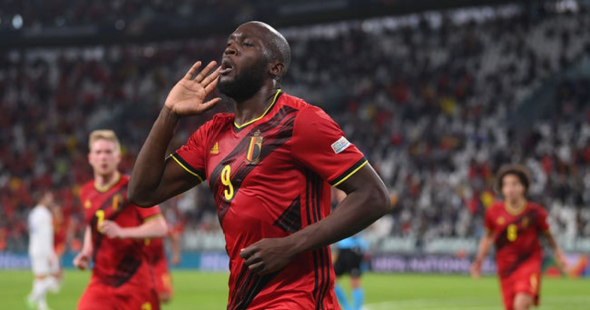 축구 국가대표팀 선수 득점 순위: 호날두-메시 1,2위... 케인, 펠레 제치고 12위로