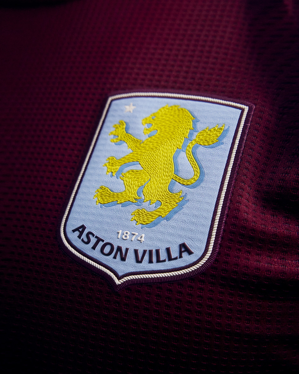 ​Áo đáu sân nhà Aston Villa cho mùa giải 2024-25