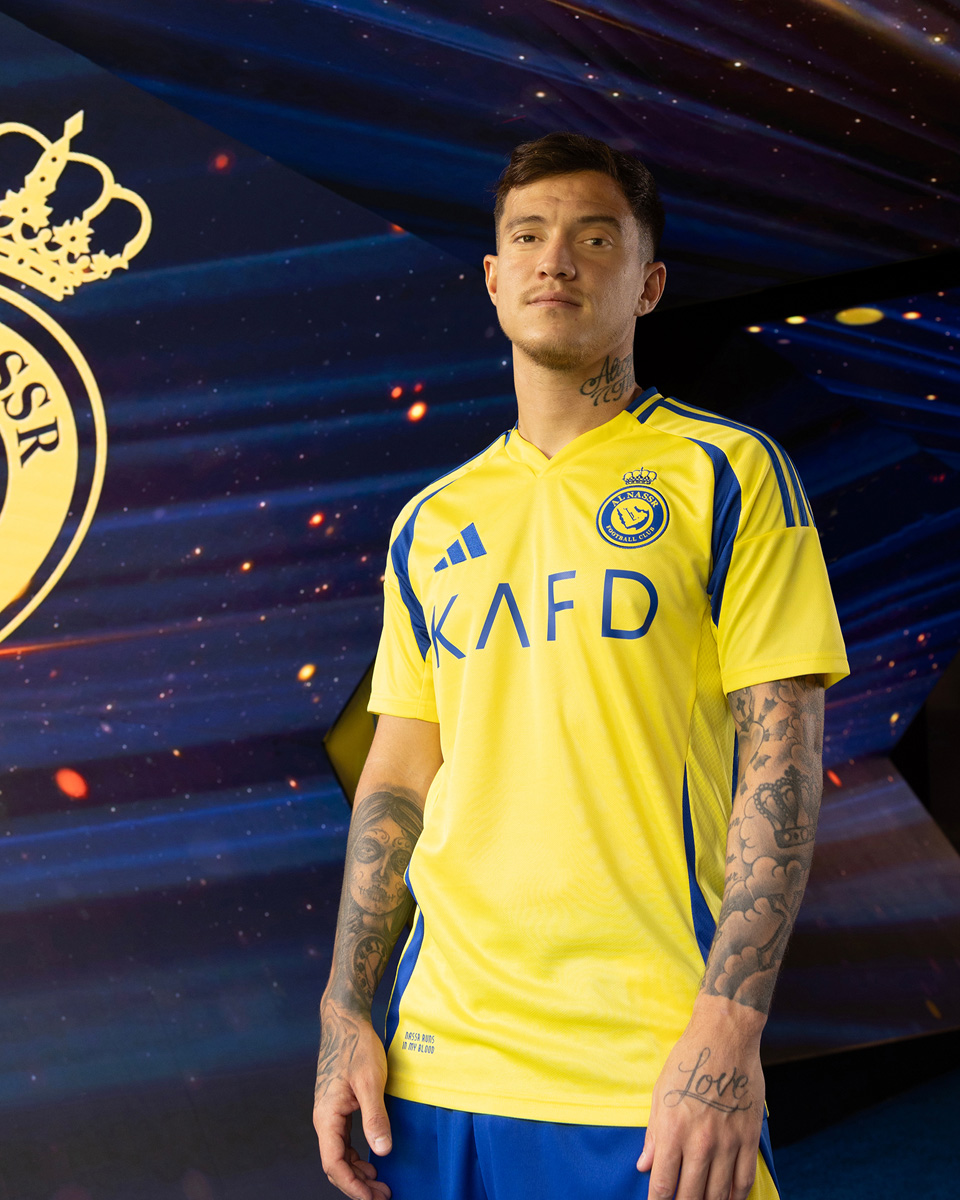 Áo đấu sân nhà Al Nassr cho mùa giải 2024-25