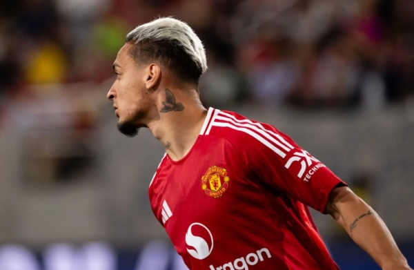 Joe Cole khuyên Man United bán ngay một cái tên