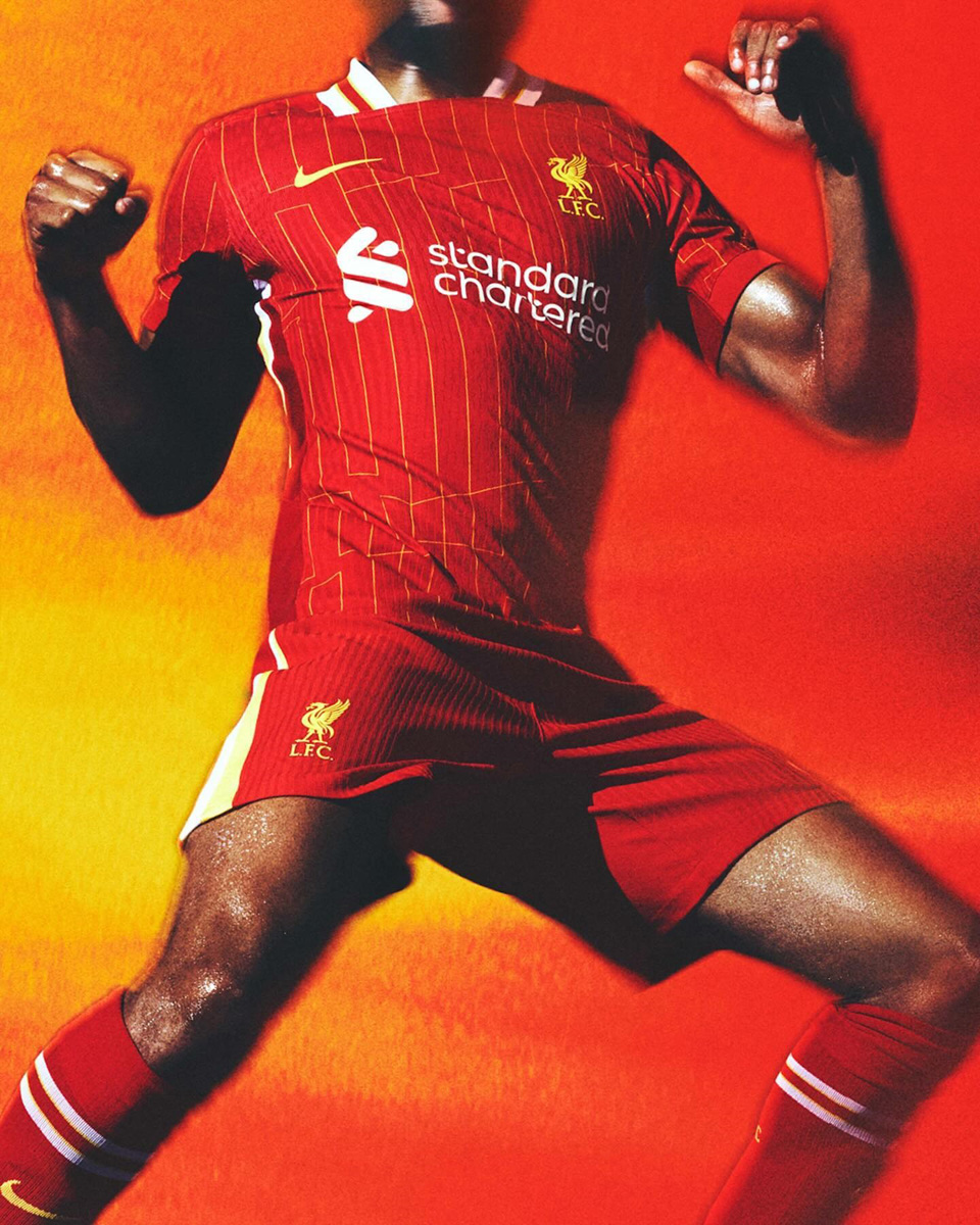 Áo thi đấu sân nhà Liverpool mùa giải 2024-25