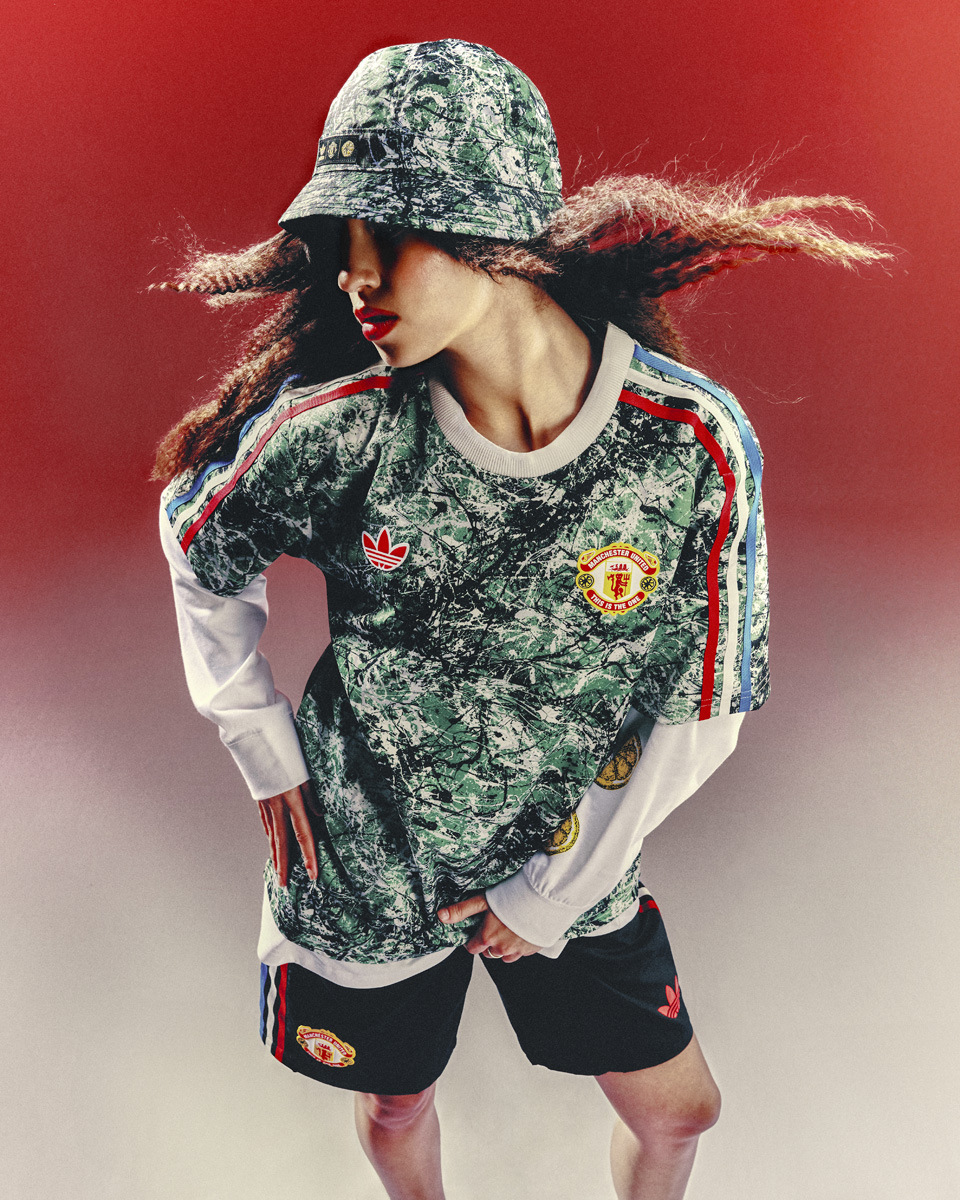 Adidas × Manchester United × Stone Roses loạt quần áo chung