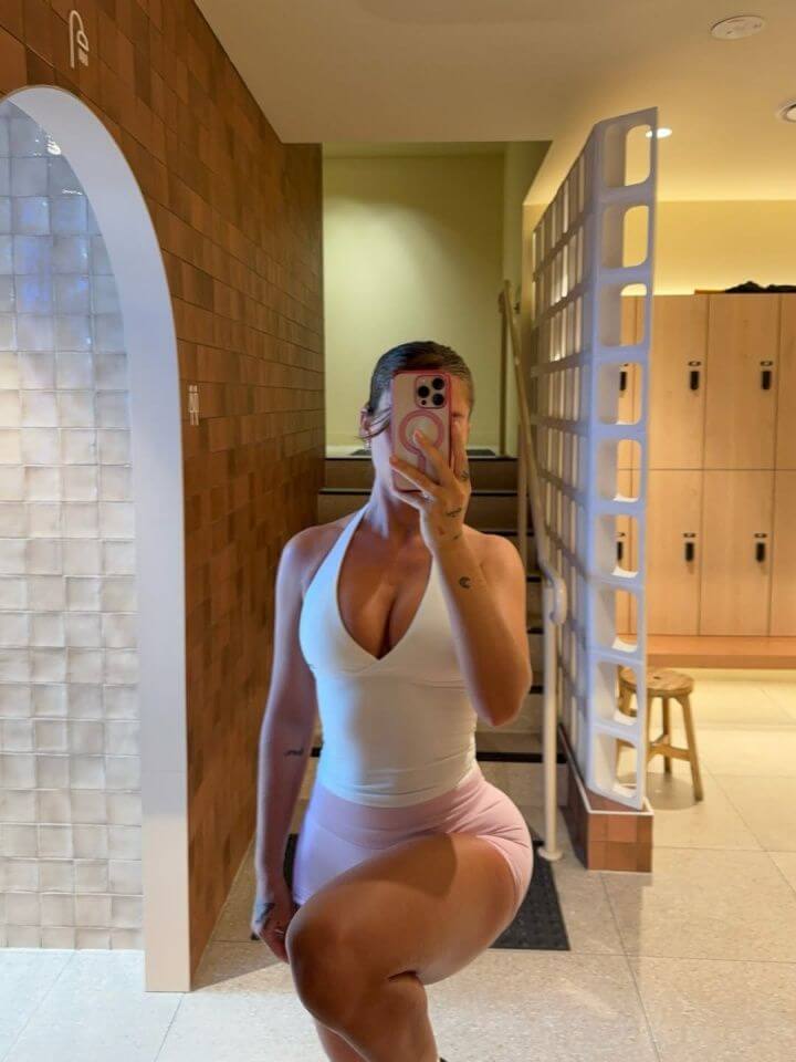 Neymar gây tranh cãi vì like ảnh hot của hot girl, thanh minh: “Nhấn nhầm, tôi chưa bao giờ like ảnh nữ giới”