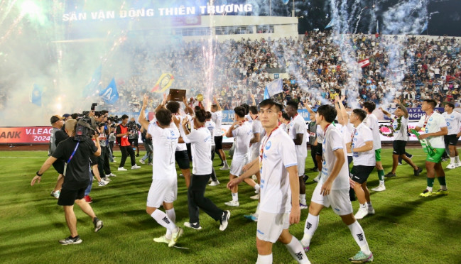 Nam Định ăn mừng chức vô địch V-League lần thứ 2 liên tiếp cực hoành tráng
