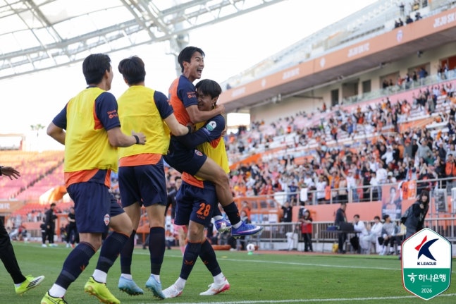선두 FC서울, 제주에 1-2fc 패배…3경기 연속 무승