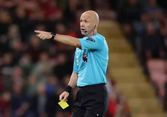 Premier League ra phán quyết về trọng tài Michael Oliver và Anthony Taylor