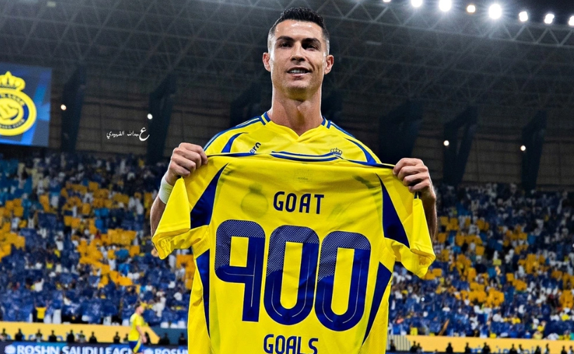 Ronaldo nhận món quà đặc biệt sau khi phá vỡ cột mốc 900 bàn