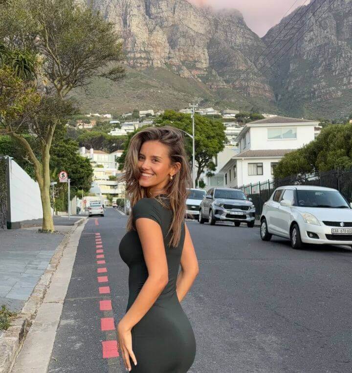 【Social Show】Bạn gái của Hummels và Varga khoe vóc dáng nóng bỏng