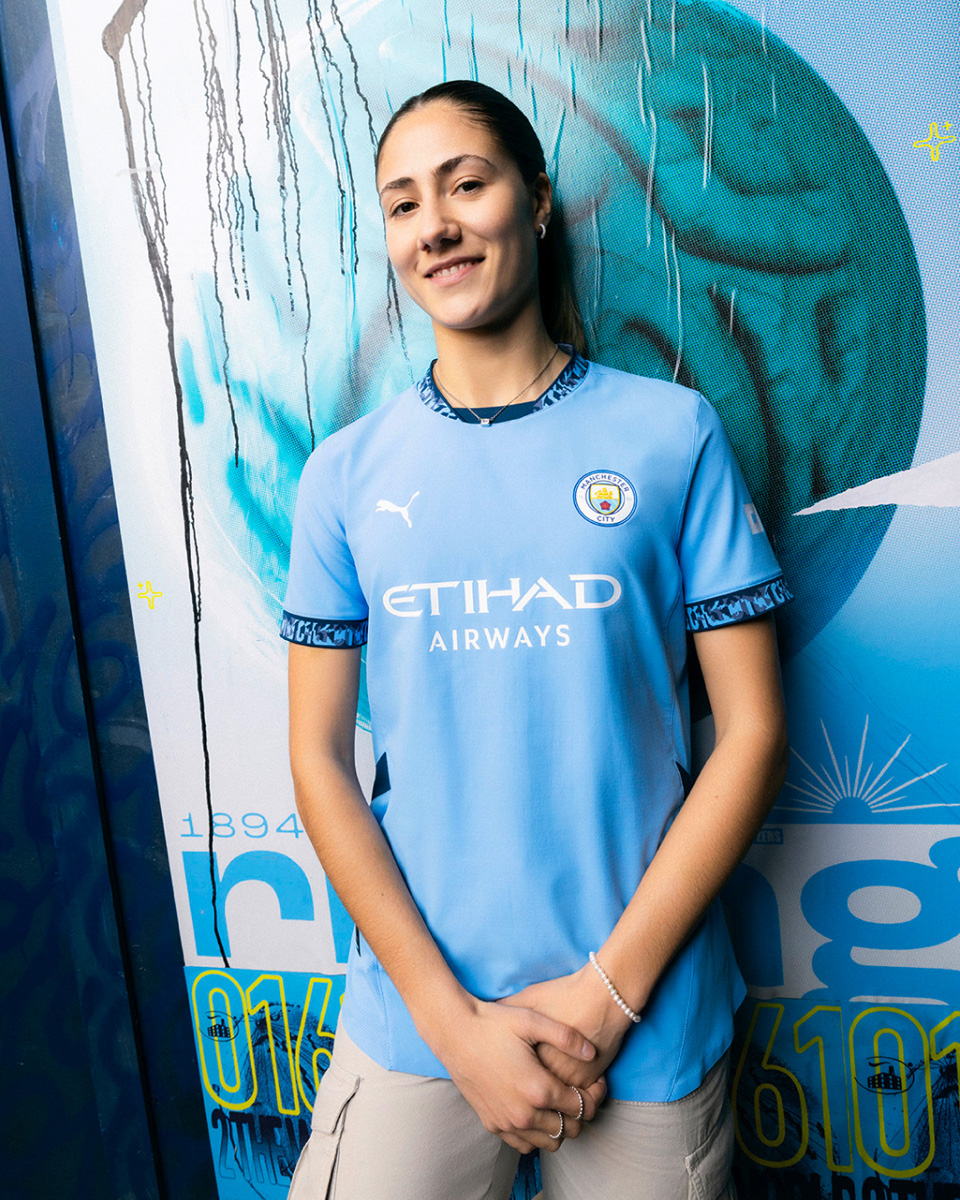 Áo thi đấu sân nhà của Manchester City cho mùa giải 2024-25