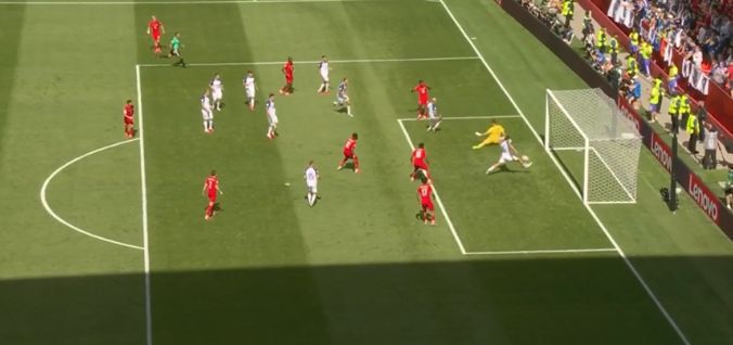 Đáng giá ngàn vàng! Kolašinac phá bóng trên vạch vôi cứu thua cho Bosnia
