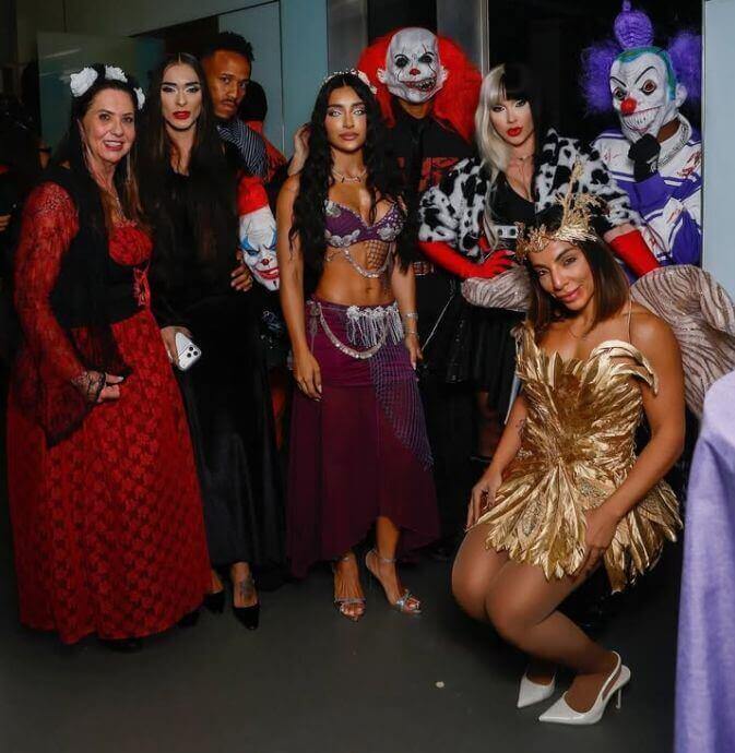 Gặp gia đình! Bạn gái Vinícius và mẹ của cô ấy đến thăm Madrid, cùng nhau trải qua Halloween và xem Real Madrid với mẹ Vinícius