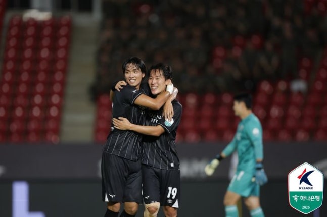 'K리그2 선두' 부산, 성남에 0-1 패배…전남은 16경기 만에 승리