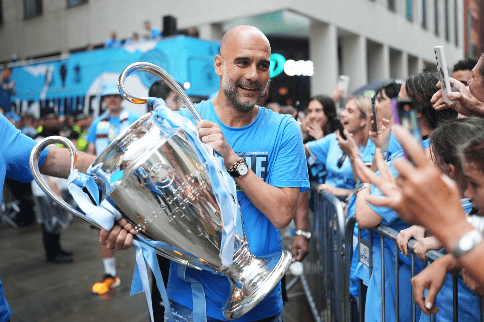 Pep Guardiola sẽ hưởng lương cao nhất thế giới nếu ở lại Man City