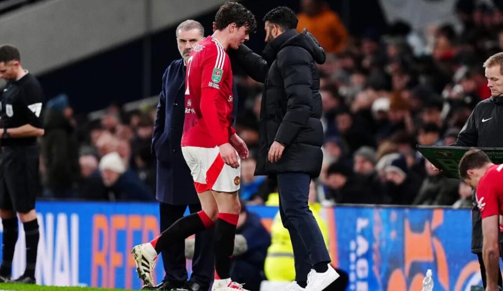 Tottenham beat Manchester United 4-3 in EFL Cup thriller, setting up semi-final against Liverpool