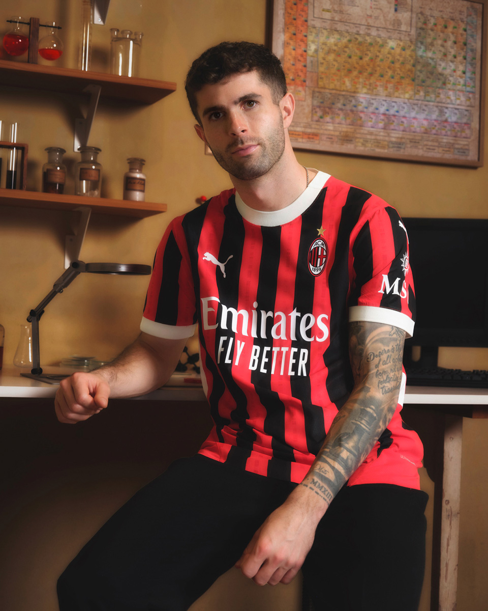 ​Áo đấu sân nhà AC Milan mùa giải 2024-25